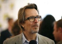 Gary Oldman estará en esta producción como un "caza monstruos"